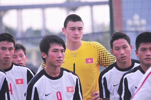 Hành trình với trái bóng tròn của thủ thành Văn Lâm