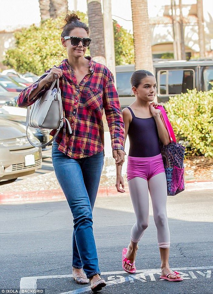 Katie Holmes mạnh mẽ trỗi dậy, thoát khỏi cái bóng của chồng cũ