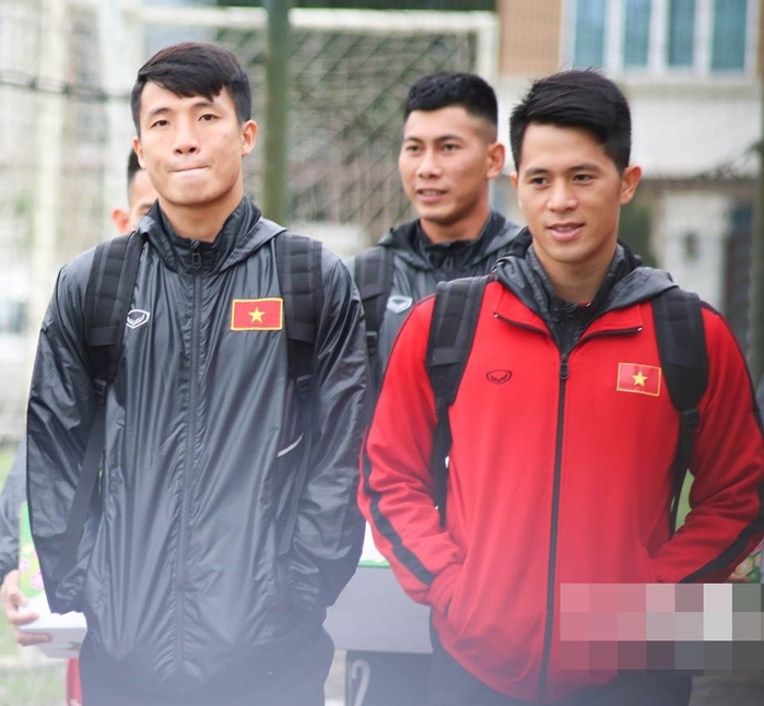 Trước chung kết, dàn cầu thủ Việt rủ nhau xuống tóc hàng loạt
