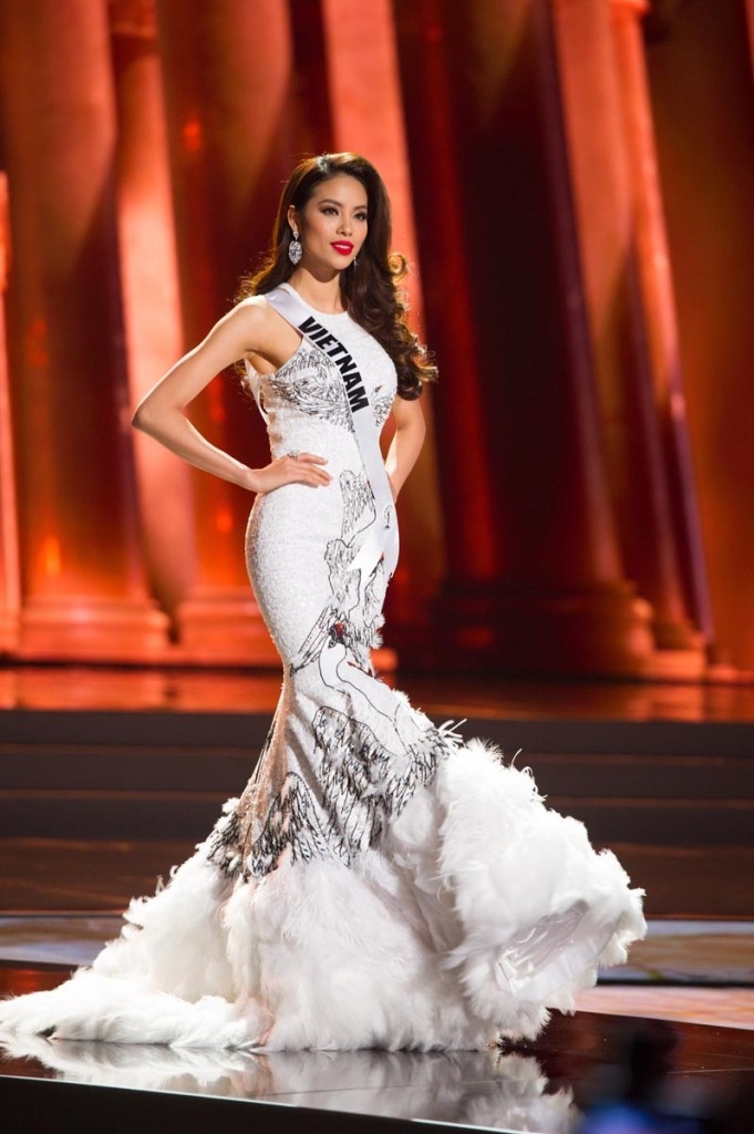 Những bộ đầm dạ hội Miss Universe bị chê xấu tệ hại