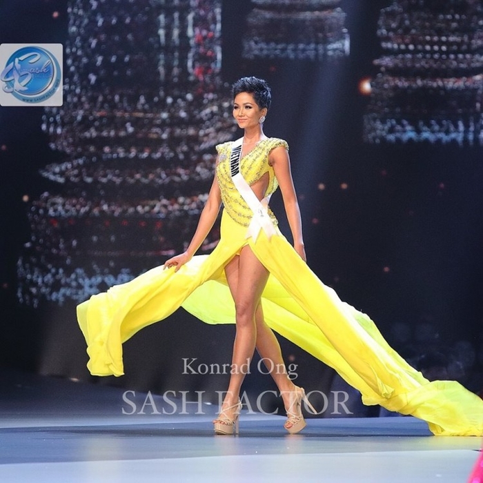 9 tuyệt tác đầm dạ hội của các hoa hậu Việt ở Miss Universe