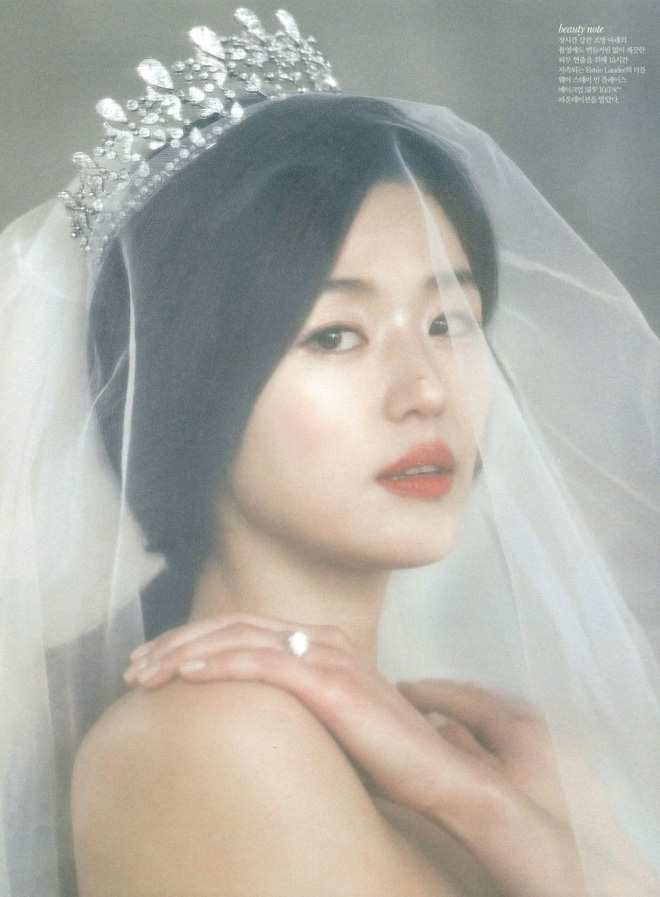 Ảnh cưới 6 năm trước của mợ chảnh Jeon Ji Hyun bất ngờ gây sốt