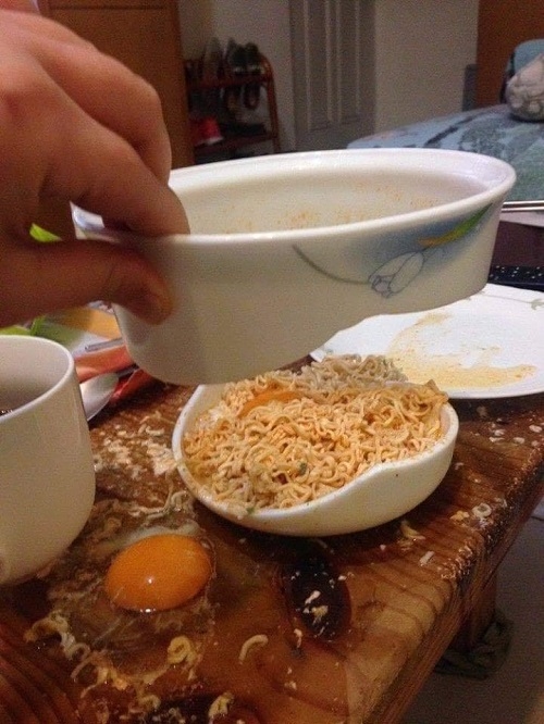 Ảnh vui tuần qua: Rịu tổ ong, 2 thanh niên đáng thương