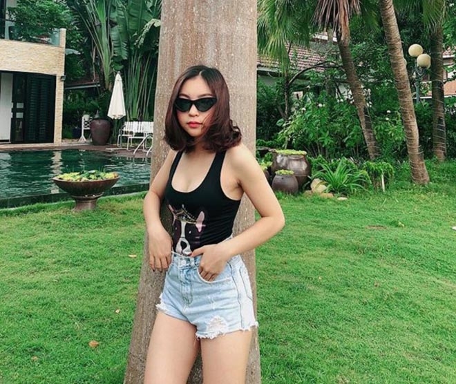Người yêu tin đồn của dàn cầu thủ Việt chuộng quần 5cm khoe chân dài