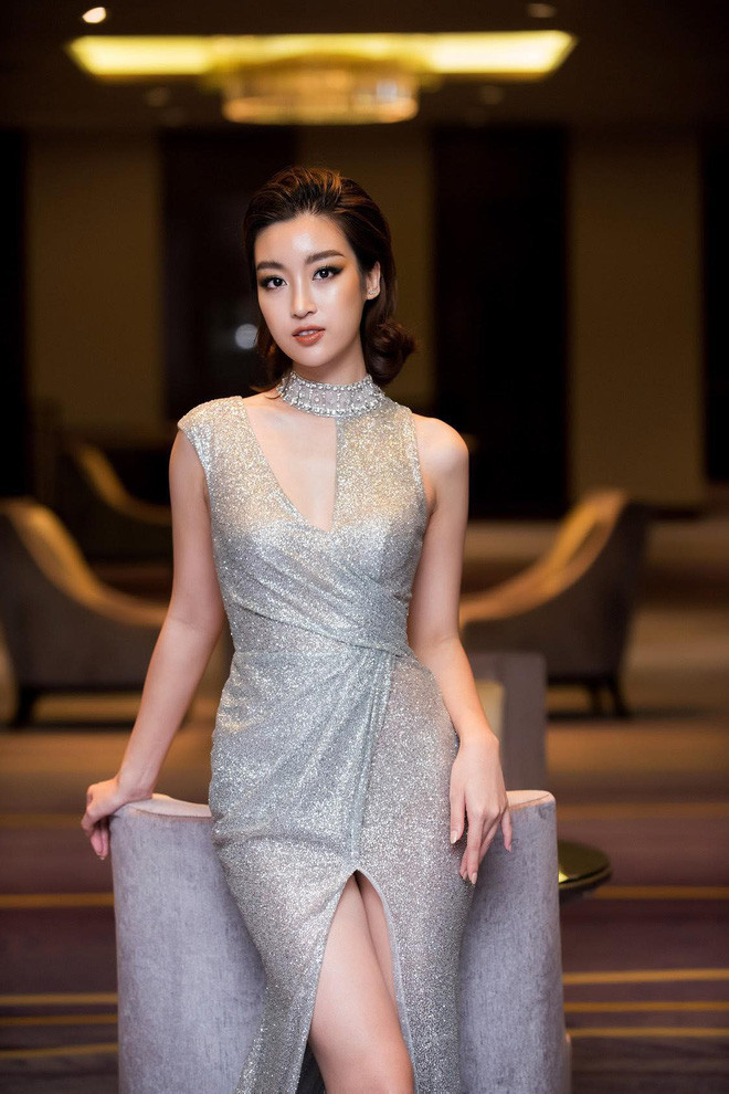 Bất chấp tất cả Đỗ Mỹ Linh vẫn hết lòng với kiểu váy áo táo bạo