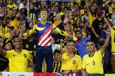 CĐV Việt Nam kêu gọi cấm kèn vuvuzela, tiến tới cổ vũ chuyên nghiệp