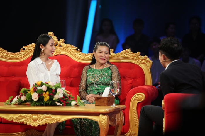 Chân dung hai bà mẹ hiếm có khó tìm của vợ chồng Công Vinh - Thủy Tiên
