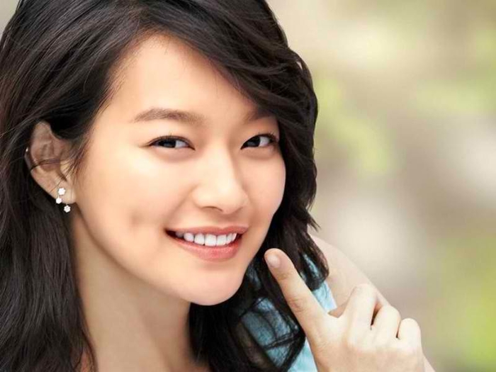 Chỉ cần tăm bông và chì kẻ mày là có ngay nụ cười má lúm siêu xinh