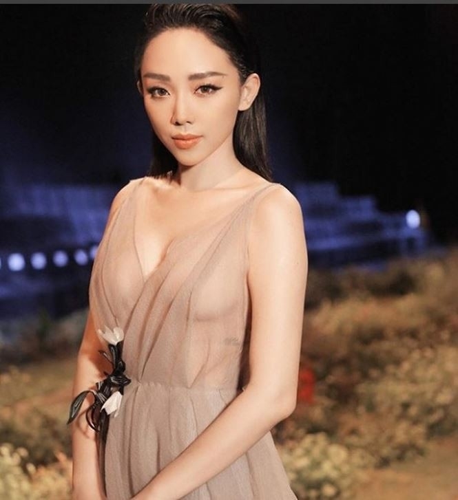 Cung dien do xuyen thau: H’Hen Nie duoc khen tinh te, con sao Viet nay thi