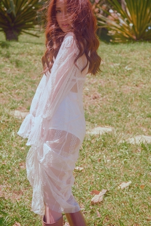 Cung dien nhung bo canh mong manh: Toc Tien duoc khen tinh te, con sao nay lai bi gan mac 18+