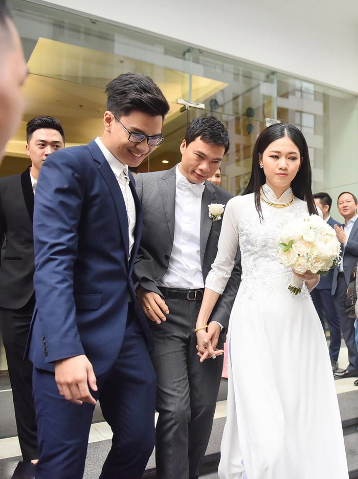 Dàn siêu xe cực hiếm trong lễ rước dâu của Á hậu Thanh Tú