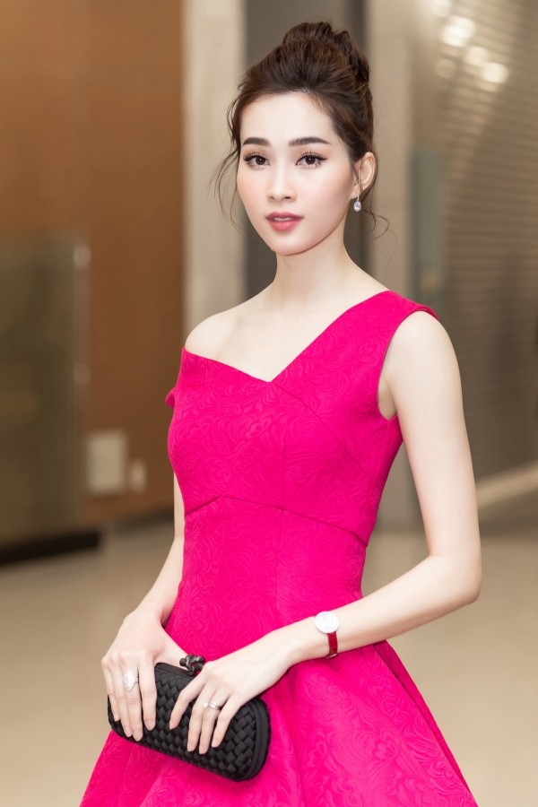 Đặng Thu Thảo chiếm spotlight nhờ nhan sắc đỉnh cao