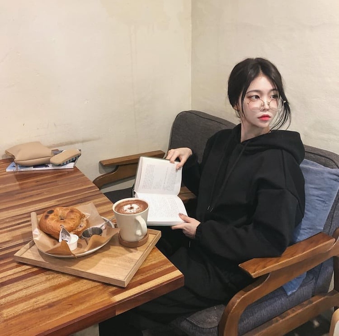 Lê Hoàng rỉ tai các cô gái quán cafe là nơi tìm kiếm đối tượng hẹn hò