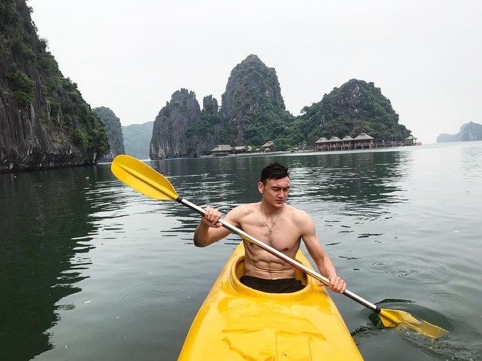 Gu thời trang trẻ trung, đơn giản của thủ môn Đặng Văn Lâm