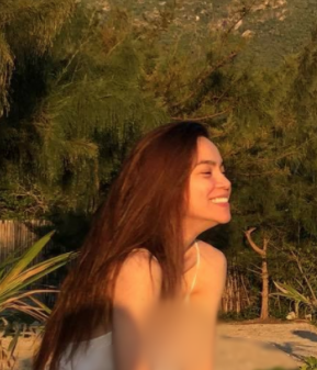 Hà Hồ xứng danh nữ hoàng “quên nội y” của showbiz Việt