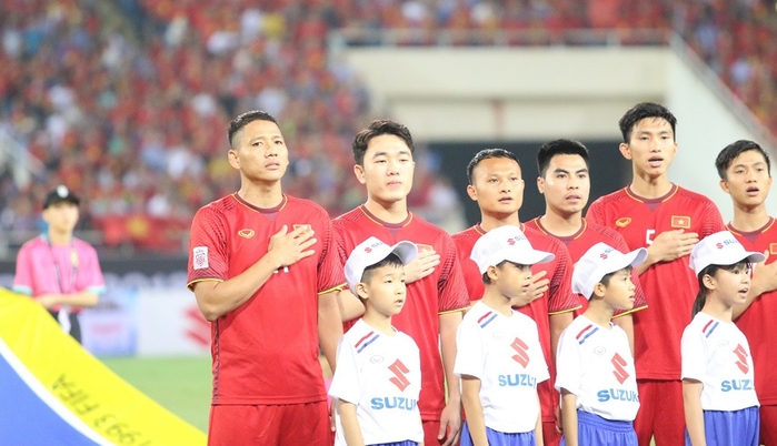 Loạt người yêu cầu thủ nổi bật trên khán đài cổ vũ