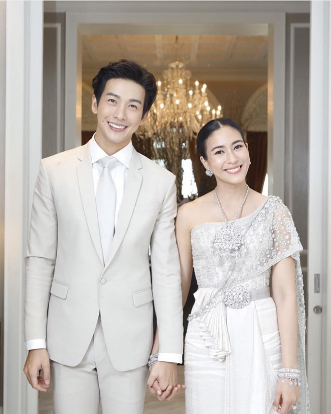 Loạt nam thần Thái Lan thành phi công trẻ khi lấy vợ hơn tuổi