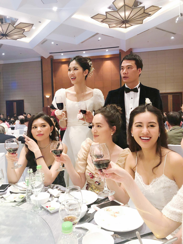 Khách mời toàn Hoa hậu, Á hậu trong tiệc cưới của Ngô Thanh Thanh Tú