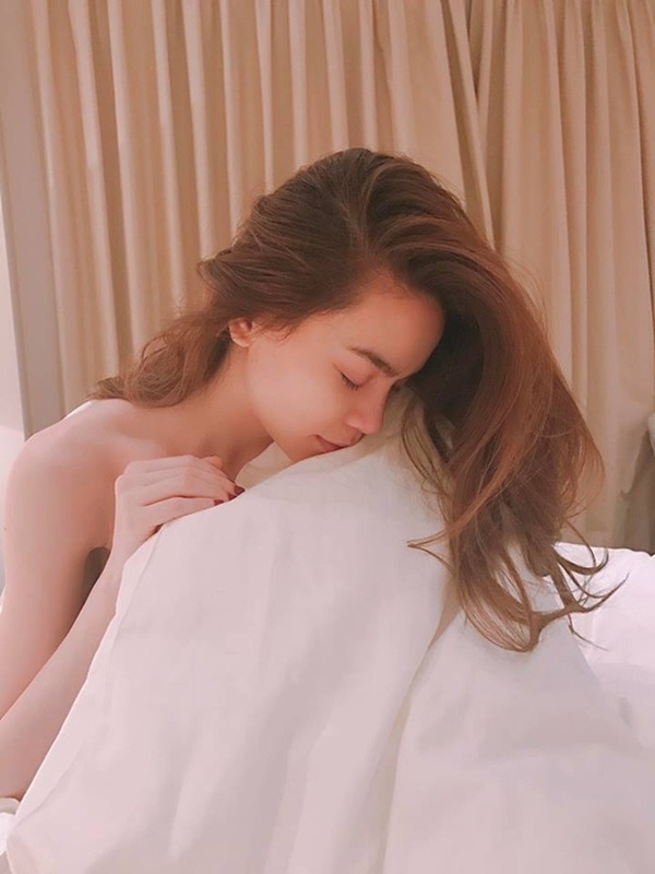 Khi trut bo son phan: Hong Nhung mat do cung, Nha Phuong nep nhan lo ro