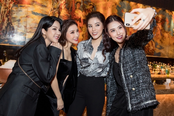 Kỳ Duyên diện đồ đôi khẳng định tình chị em bền chặt với Minh Triệu
