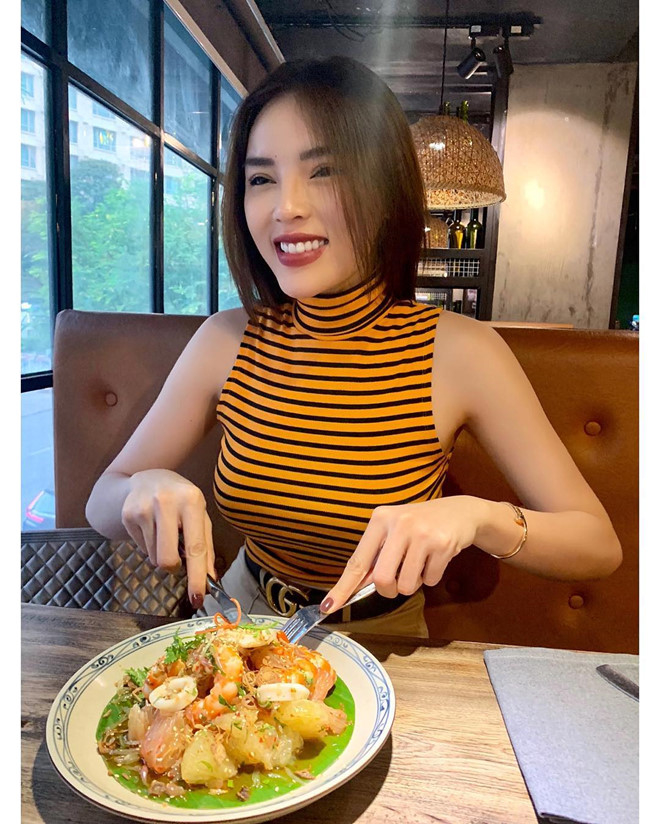 Kỳ Duyên diện đồ đôi khẳng định tình chị em bền chặt với Minh Triệu