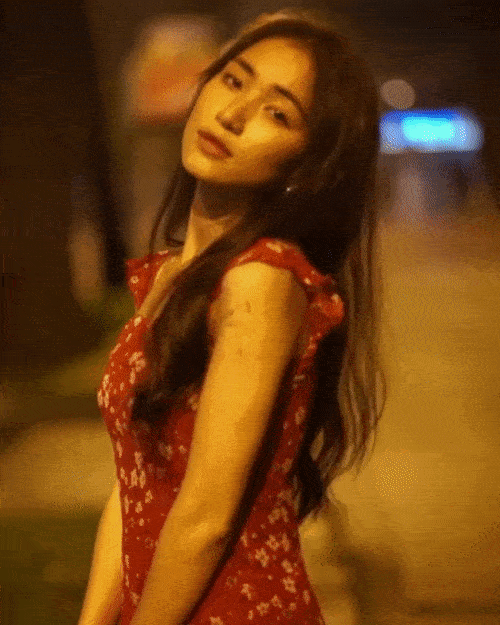Mỹ nhân Việt chạy theo mốt chụp ảnh thanh xuân mơ màng