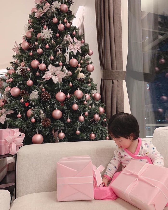 Loạt sao Việt tất bật chuẩn bị không gian đón noel hoành tráng