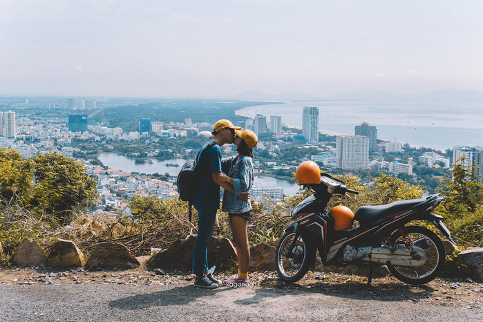 Lời hồi đáp 2014: Rồi một ngày, sẽ có người vì yêu mà ở lại