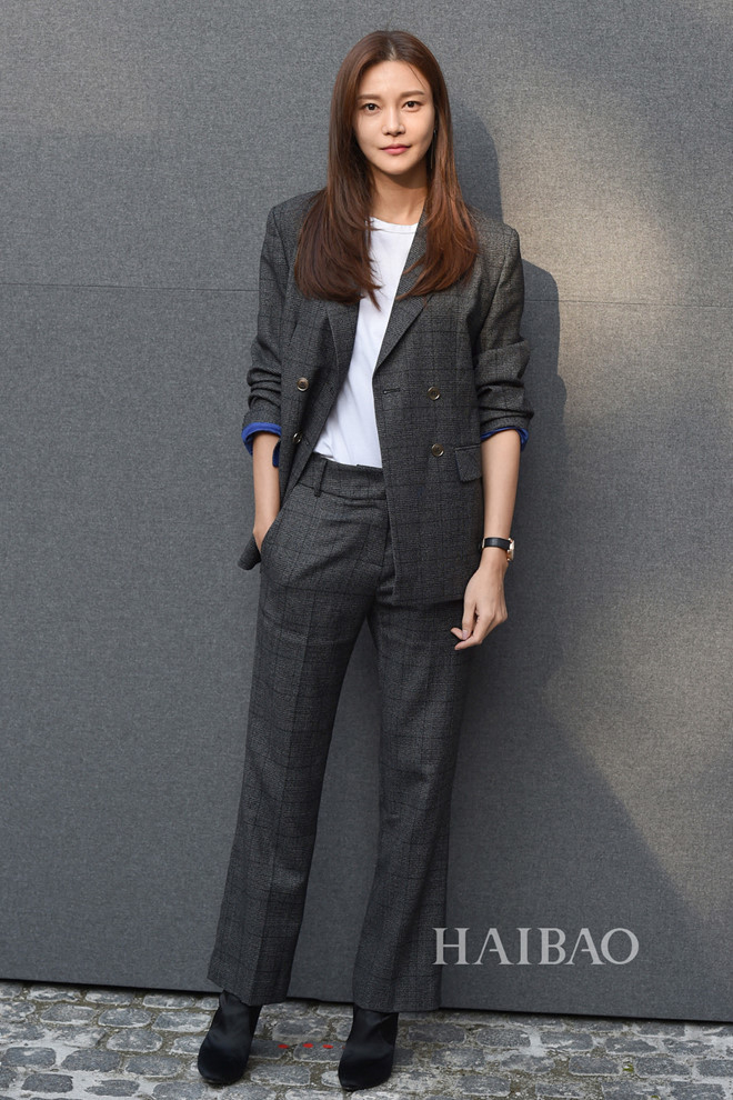 Mặc suit tưởng khó nhưng cứ áp dụng những tuyệt chiêu sau để mặc đẹp