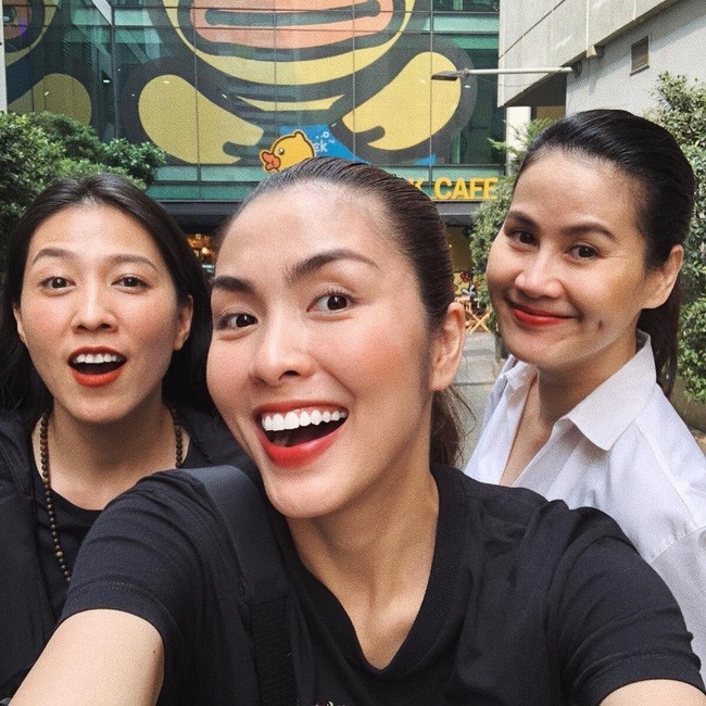 Mấy ai “có tâm” như hot mom Hà Tăng bật mí bí quyết chăm da căng mướt
