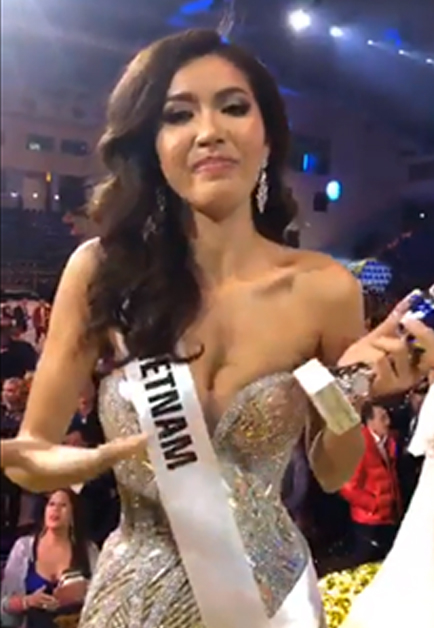 Minh Tú bật khóc xin lỗi fan vì dừng chân ở Top 10 Miss Supranational