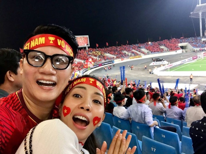 Muôn kiểu ăn mừng của dàn sao Vbiz khi tuyển Việt Nam vào chung kết