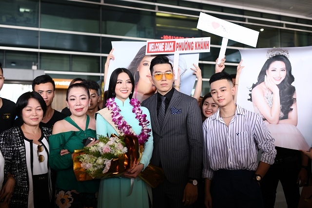 Muôn vàn cảm xúc khi mỹ nhân Việt thi Hoa hậu về nước