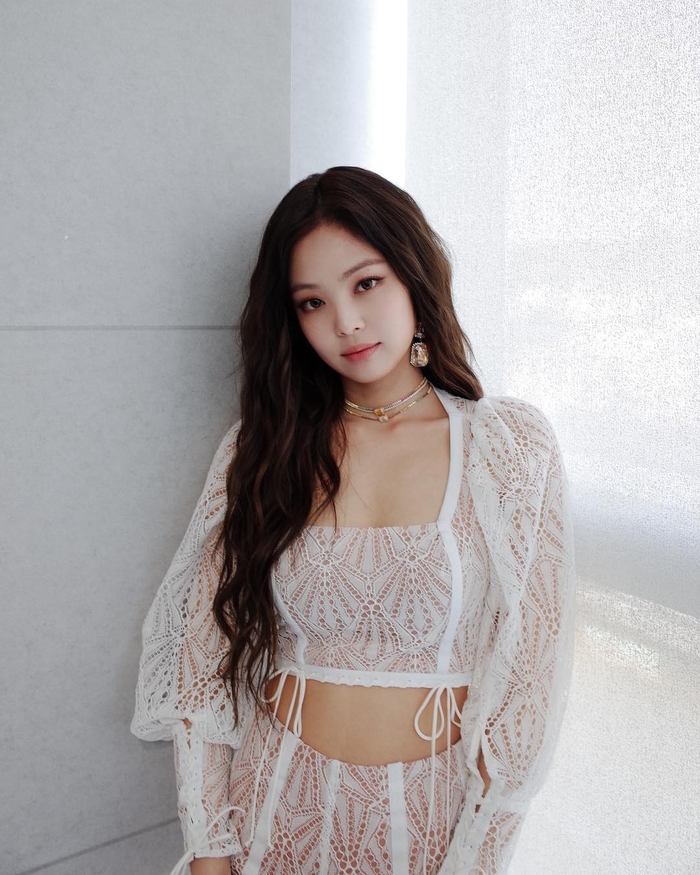 Jennie là một trong những nữ ca sĩ hàng đầu trong âm nhạc Hàn Quốc, và không chỉ vì giọng hát hay và tài năng biểu diễn, mà còn vì nhan sắc xinh đẹp. Hãy xem ảnh của Jennie để thấy vẻ đẹp của cô ấy.