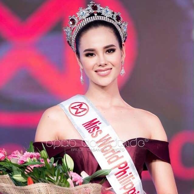 Ngắm nhan sắc vạn người mê của tân Hoa hậu Hoàn vũ 2018