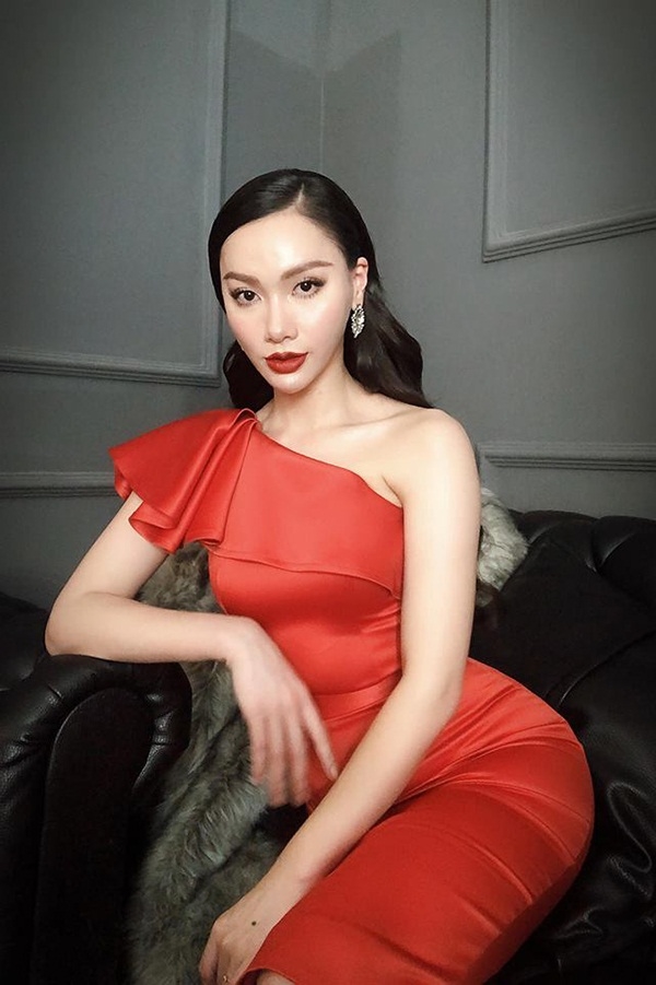 Nhin guong mat cua MC Minh Ha va loat sao Viet nay cu dan mang tu hoi day la ai