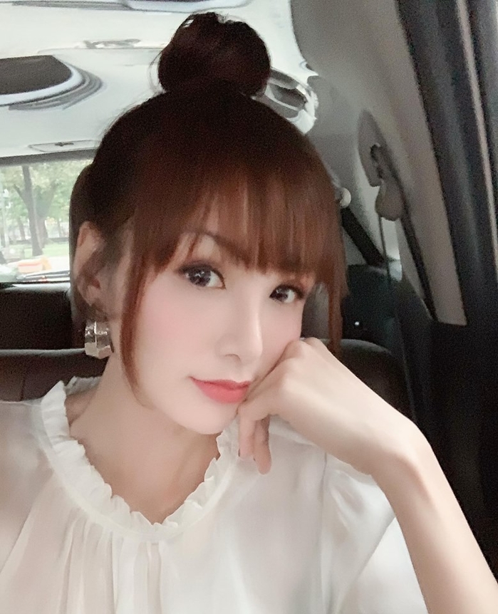 Nhin guong mat cua MC Minh Ha va loat sao Viet nay cu dan mang tu hoi day la ai