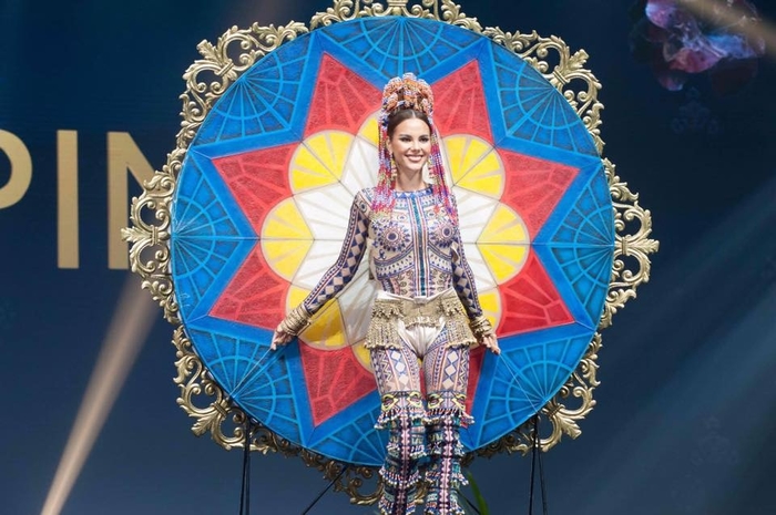 Nhìn lại hành trình Catriona Gray đánh bại các người đẹp lên ngôi HH