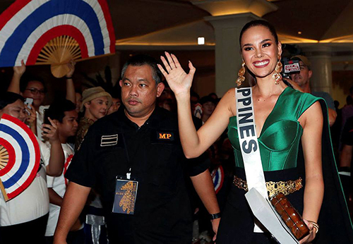 Nhìn lại hành trình Catriona Gray đánh bại các người đẹp lên ngôi HH