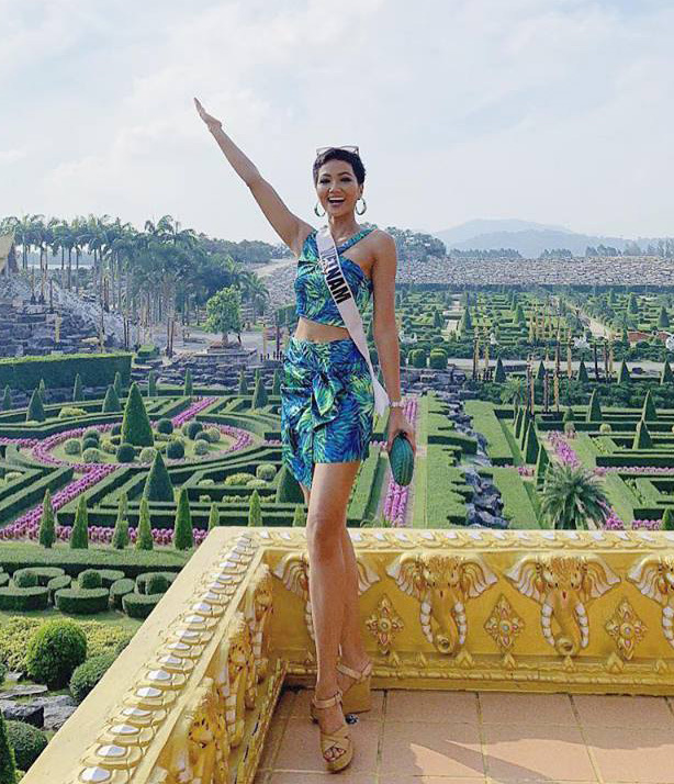 Nhìn ngắm những bộ trang phục đẹp nhất của H'Hen Niê ở Miss Univere