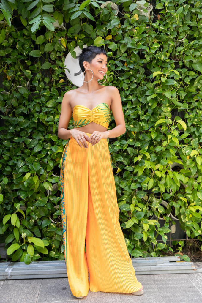Nhìn ngắm những bộ trang phục đẹp nhất của H'Hen Niê ở Miss Univere