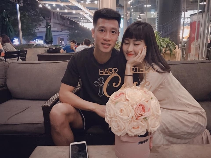 Những cặp trai tài gái sắc có tướng phu thê của tuyển Việt Nam