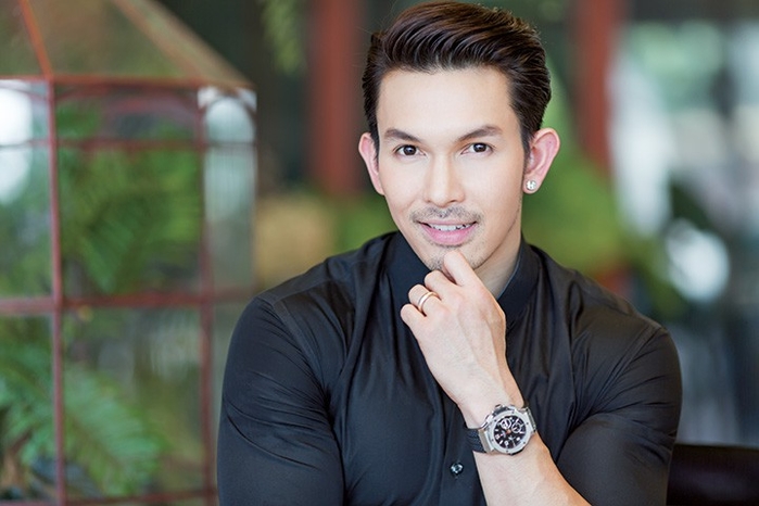 Loạt nam thần Thái Lan thành phi công trẻ khi lấy vợ hơn tuổi