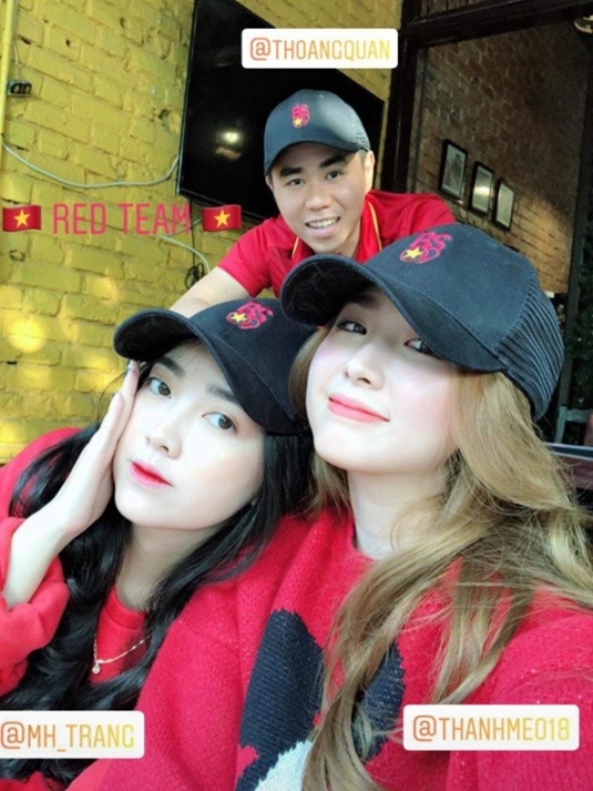 Loạt người yêu cầu thủ nổi bật trên khán đài cổ vũ