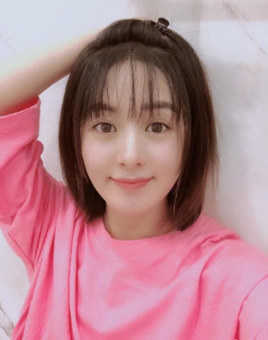 “Sam Sam” đang mang thai ở tháng thứ 7, đám cưới thế kỷ được dời lại