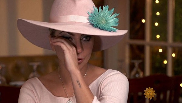 Sao ánh hào quang của Lady Gaga là ám ảnh bị cưỡng hiếp và bệnh tật