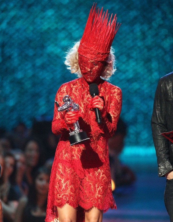 Sao ánh hào quang của Lady Gaga là ám ảnh bị cưỡng hiếp và bệnh tật