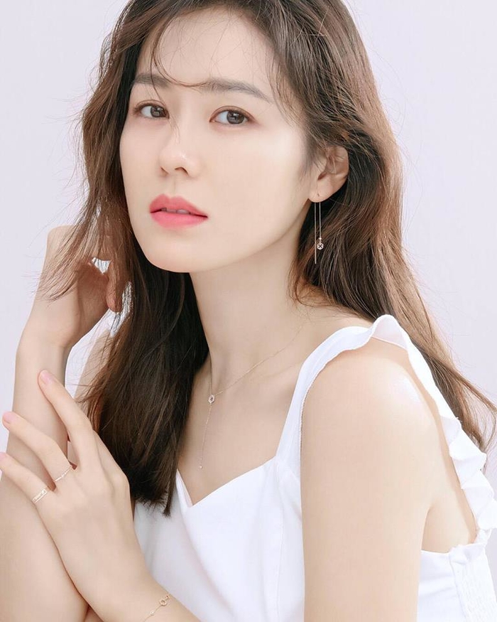 Sao nữ châu Á xinh đẹp thì ế dài, thảm họa PTTM lại đỏ tình duyên