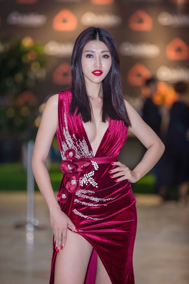 Sao Việt người gợi cảm, người sexy quá đà khi diện đầm xẻ cao