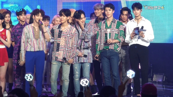 Sẽ ra sao khi các nam thần Kpop đứng chung trong một khung hình?